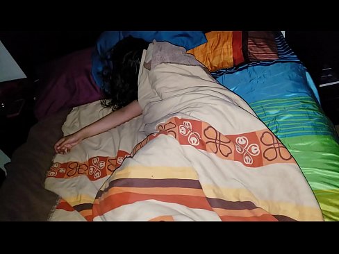 ❤️ सौतेला बेटा सोते समय अपनी युवा सौतेली माँ को डांटता है। फूहड़ hi.libporno.ru पर  ❤